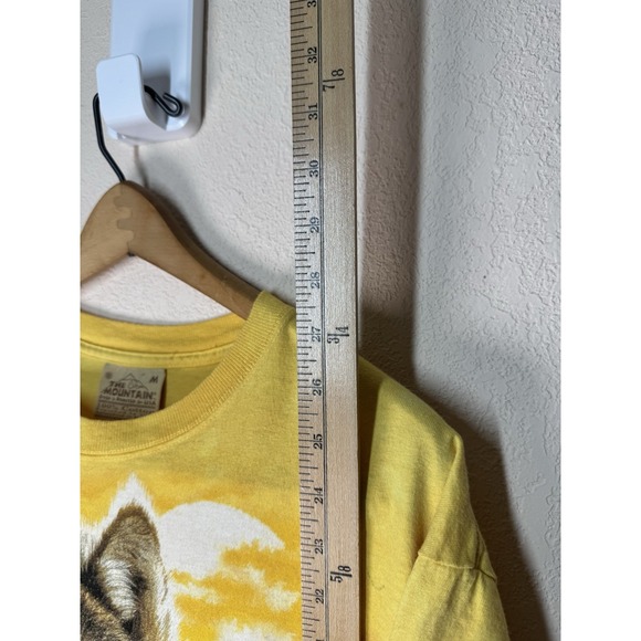 Vintage 2004 The Mountain Wolf Graphic T-Shirt Yellow Moon Nature‎ USA Men's M - Picture 7 of 7